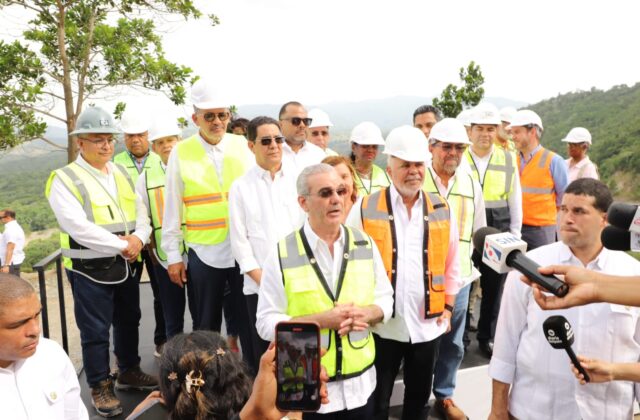 Abinader supervisa avances de la presa de Guaigüí en La Vega