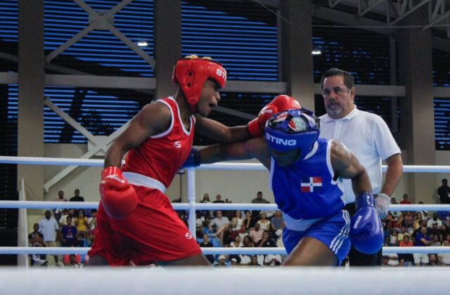Boxeadora Estefani Almánzar avanza a octavos tras vencer por superioridad técnica