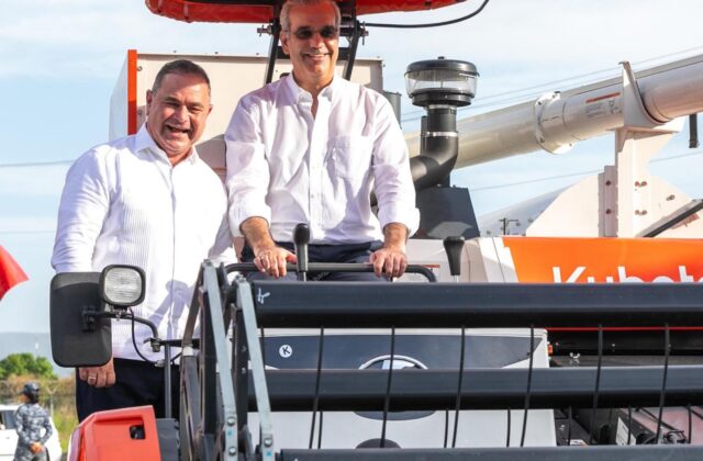 Abinader pide a agricultores continuar tecnificándose para eliminar la mano de obra extranjera