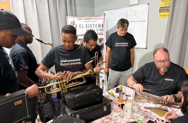 El Sistema Punta Cana inaugura su Taller de luthería con el respaldo de Instrumental Horizons