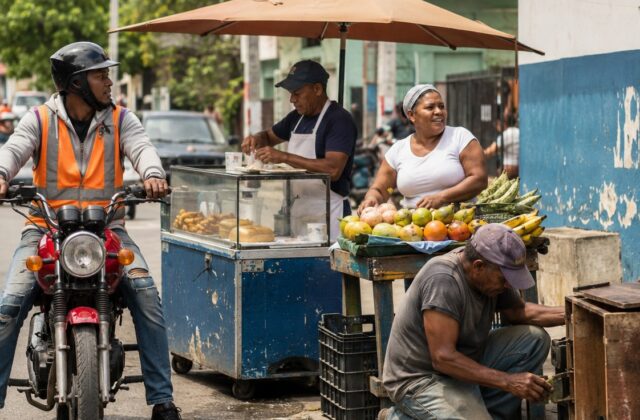Los trabajos con los que miles de dominicanos se buscan la vida fuera de una nómina