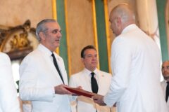 Abinader recibe cartas credenciales de nueve nuevos embajadores acreditados en RD