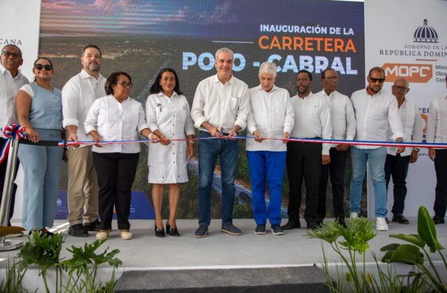 Abinader inaugura carretera Cabral-Polo de 20.6 kilómetros en Barahona