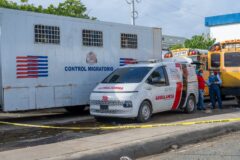 Encuentran cadaver en camión averiado en el parqueo trasero de Migración