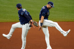 Rays aprovechan errores de Blue Jays y resisten para llevarse el triunfo