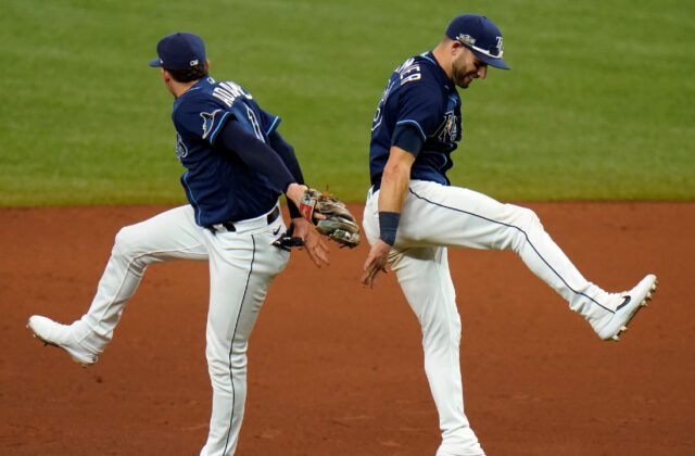 Rays aprovechan errores de Blue Jays y resisten para llevarse el triunfo