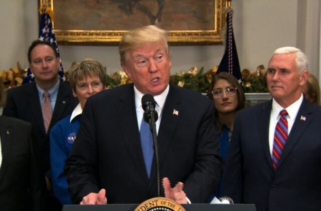 Trump ordena explorar vías comerciales para enviar humanos a Marte