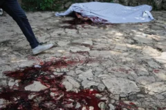 Centenares asisten al entierro de cuatro de las 47 víctimas de ataque de pandilla en Haití