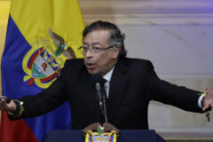 Imagen relacionada: estilo petro cuatro anos discursos