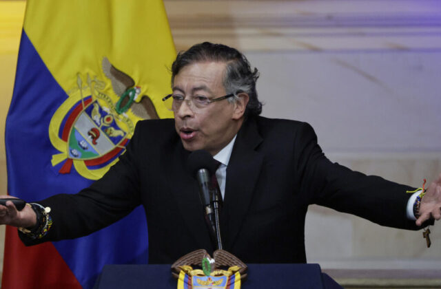 Imagen relacionada: estilo petro cuatro anos discursos