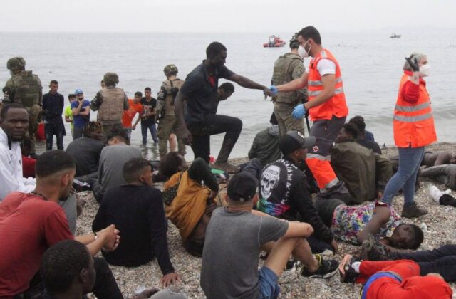 La Policía marroquí carga contra decenas de migrantes que pretendían cruzar a Ceuta