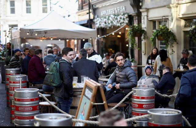 ¿Adiós a beber en la calle? La propuesta que abre una guerra cultural en Londres