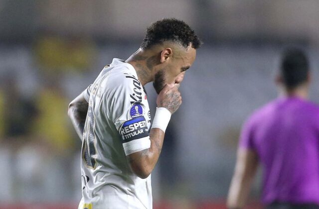 Neymar lidera a Santos a remontar al Macará y Olimpia amarga al Vasco en la Sudamericana