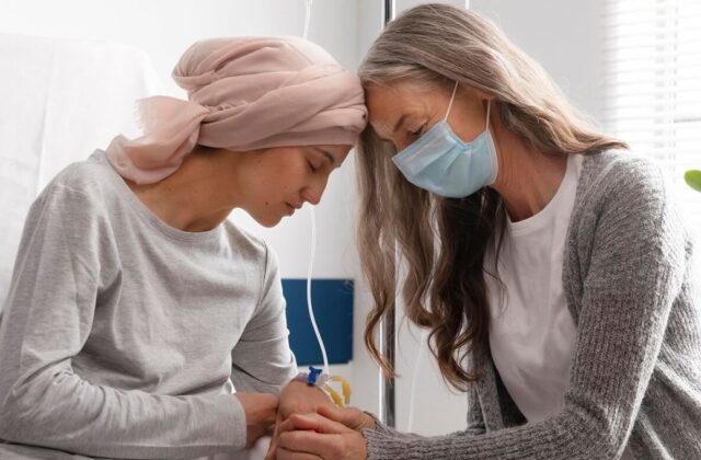 Evelina Minaya dedica plata a su madre con cáncer terminal y destinará incentivo a sus medicamentos