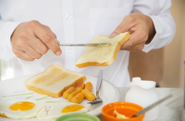 ¿Tu glucosa amanece alta? El papel del hígado en tu azúcar en sangre y cómo solucionarlo