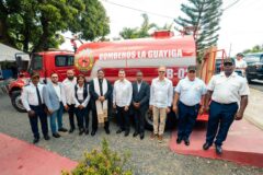 Banco Popular dona dos camiones de bomberos a La Guáyiga