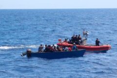 Repatrían a 51 migrantes dominicanos y haitianos detenidos en aguas de Puerto Rico