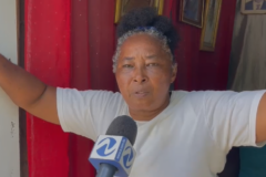 Esposa de pastor niega acusaciones de maltrato a menores y pide su liberación