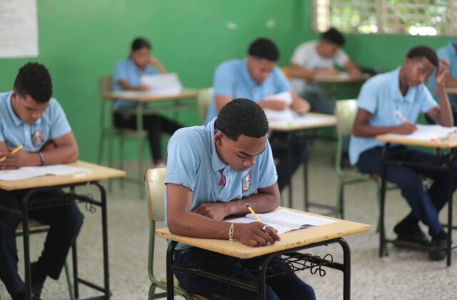 ¿IA sin saber redactar? Critican al Gobierno por capacitación de IA sin bases en lectura y escritura