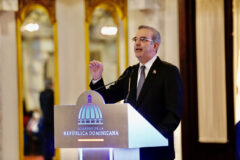 Abinader oficializa por decreto el traslado temporal de la sede presidencial a Santiago