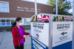 Corte Suprema rechaza restricciones de Trump al voto por correo antes de las elecciones de noviembre