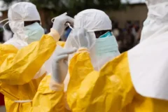 OMS pide cautela ante señales de descenso del brote de ébola en la RDC