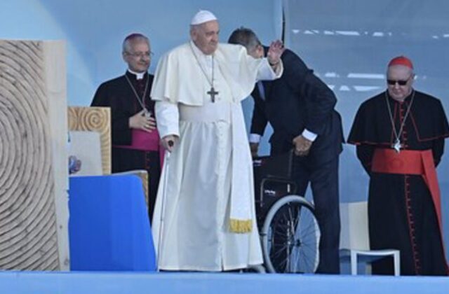 El papa advierte contra la creciente dependencia de los algoritmos