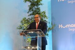 Santos Badía exhortó al empresariado a financiar becas
