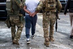 Tribunal de EE.UU. bloquea deportaciones de migrantes a terceros países sin previo aviso