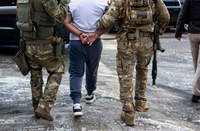 Tribunal de EE.UU. bloquea deportaciones de migrantes a terceros países sin previo aviso