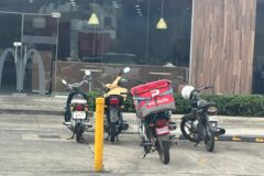 “Un mal necesario”: los motoristas cuentan por qué siguen dominando las calles de RD