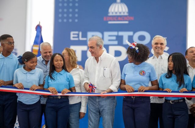 Abinader entrega obra de RD$26.6 millones en beneficio de estudiantes de Cambita