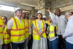 Raquel Peña supervisa construcción del Hospital Traumatológico