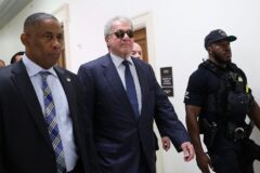 Cámara Baja de EE.UU. aprueba declarar en desacato al multimillonario Leon Black por negarse a testificar sobre caso Epstein