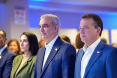 Abinader inicia entrega del pasaporte electrónico a dominicanos en EE. UU.