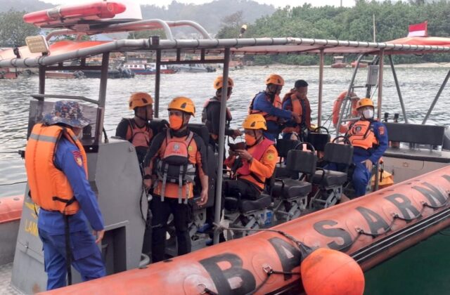 Indonesia busca a ocho desaparecidos que viajaban en lancha al volcán Anak Krakatoa
