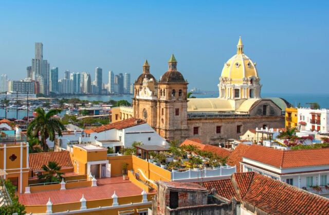 Colombia pide calma tras la suspensión judicial del convenio para producir pasaportes