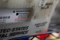 Jueza mantiene bloqueo al decreto de Trump que pretende limitar voto por correo