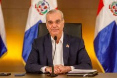 Abinader felicita a los cinco jóvenes otorgan a RD el récord Guinness de lectura