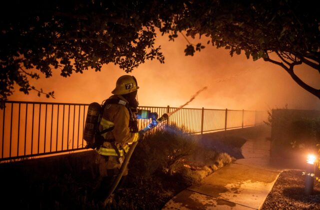 California aprueba las primeras normas para proteger viviendas de los incendios