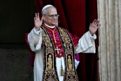 El papa: «No hay que olvidar la Historia para no caer de nuevo en los errores del pasado»
