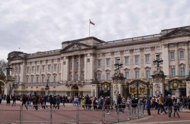 Palacio Buckingham desmiente acusaciones del hermano de princesa Diana contra Carlos III
