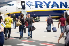 #Mundo:Detenido un hombre de 39 años por besar y manosear a una joven de 22 que se desmayó en un vuelo de Ryanair #FVDigital