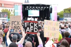 #Mundo:Manifestación en Alemania por la democracia en vísperas de unos comicios regionales donde la ultraderecha parte como favorita #FVDigital