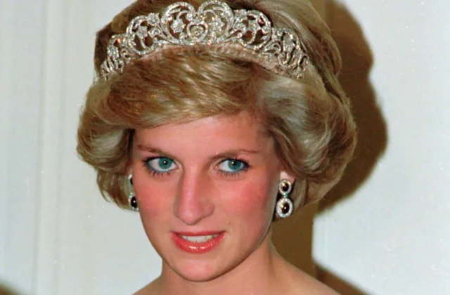 El icónico vestido de la venganza de la princesa Diana será subastado por hasta $300,000 dólares