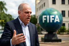 El presidente de LaLiga acusa a la FIFA de «destruir la industria del fútbol»