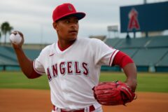 Walbert Ureña va por la novena ante los Guardianes