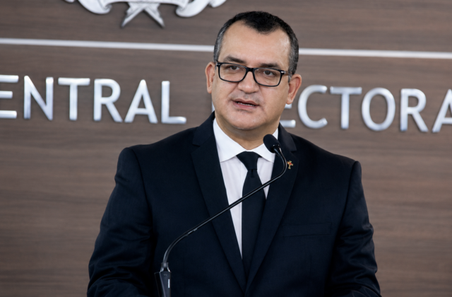 Jáquez aclara que el escudo de la nueva cédula está certificado y cumple con lo establecido por la ley