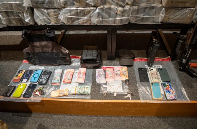 DNCD arresta a tres hombres e incauta 237 paquetes de presunta cocaína en Santo Domingo