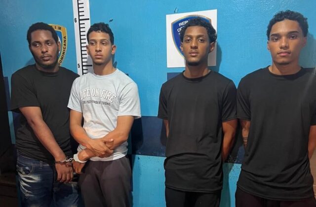 PN frustra huida de cuatro presuntos asaltantes de joyería en Santiago